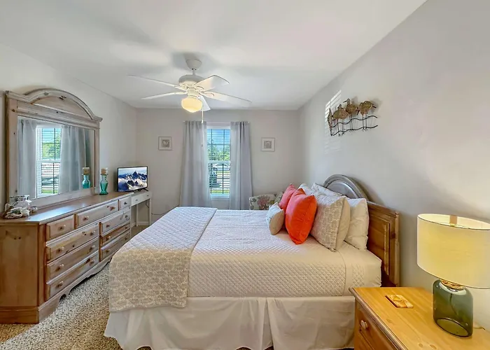 Coastal Retreat - For 6