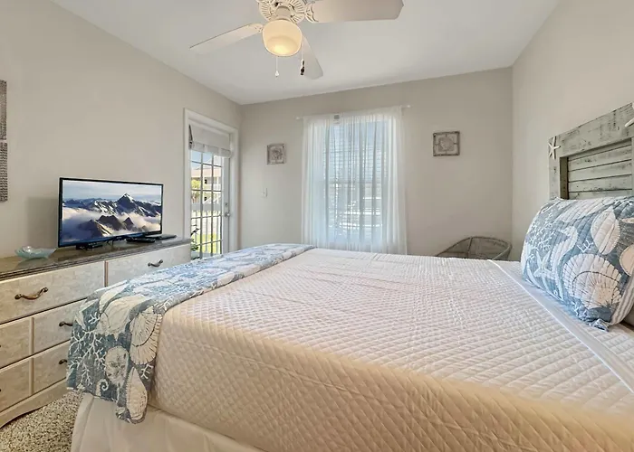 Apartment Coastal Retreat - For 6 Gulf Shores